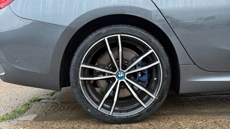 BMW 3 Series 330e M Sport 4dr Step Auto Saloon